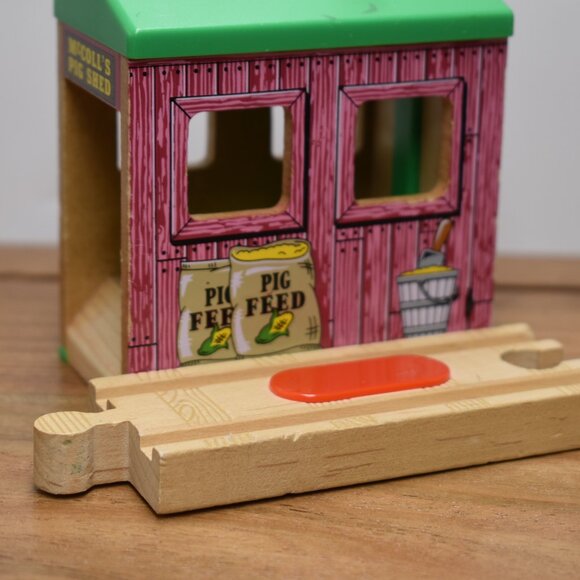MCCOOL'S PIG SHED Sounds Thomas & Friends Wooden Railway Train Engine Works - Picture 4 of 9